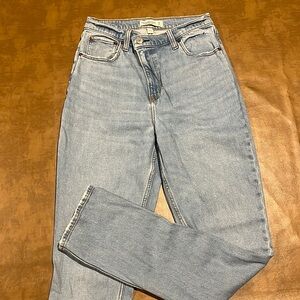 Abercrombie & Fitch Curve Love 90s Slim Straight Jean